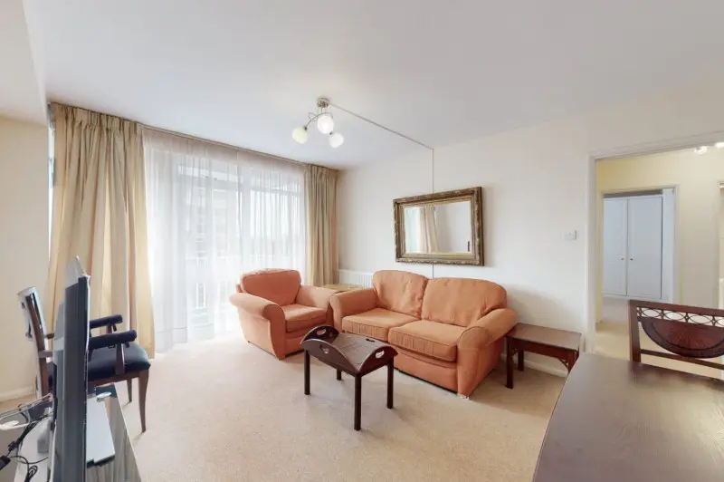 Private King Room London – Cozy Water Lane Flat for a Comfortable Stay